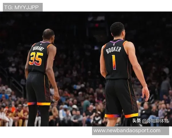 布克强势表现引领球队胜利19投10中斩获31分5篮板3助攻1抢断