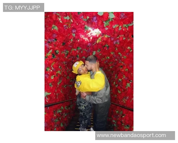 克莱分享甜蜜瞬间女友意外现身让生活更加美好与珍贵