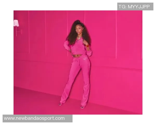 WNBA球星里斯携维密内衣展现完美身材引发时尚热潮